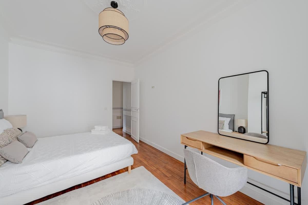 Apartment Parisian Elegance 2 Bedr In The 16th Paris